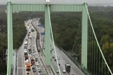 Luftbild, auf dem die Verschwenkung der aktuellen Fahrbahn der A4 zu sehen ist.